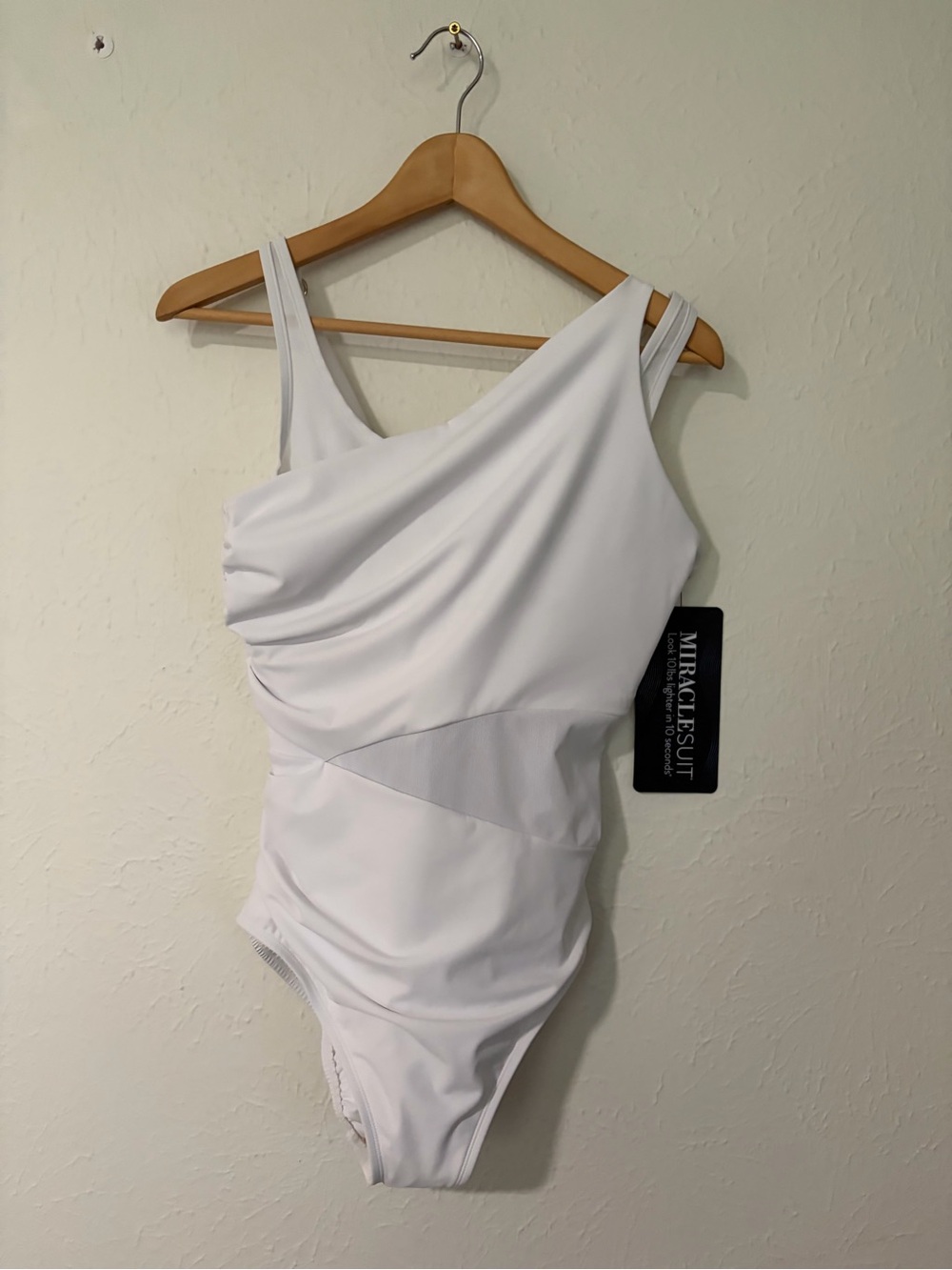 NWT Miraclesuit Illusionists Azura One-Piece Swimsuit in Pristine White Size 12